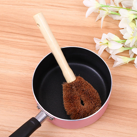Cepillo para fregar con mango de madera y cerdas en coco natural